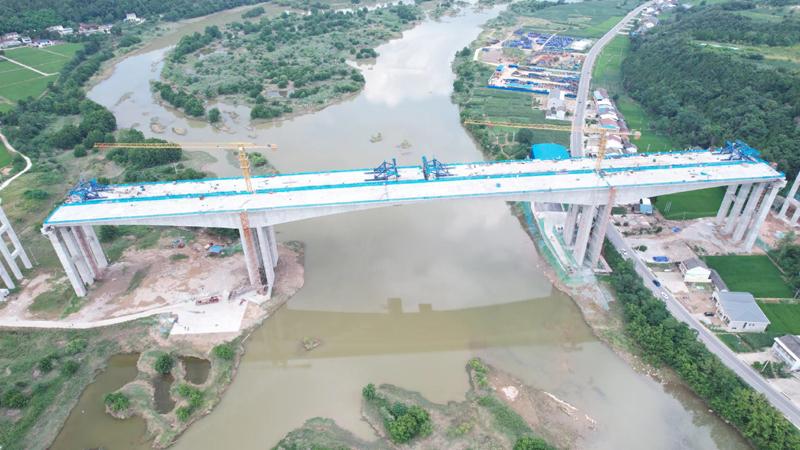 G5京昆高速广绵段扩容工程潼江河特大桥项目施工现场（1）