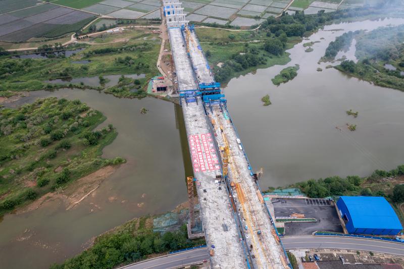 G5京昆高速广绵段扩容工程潼江河特大桥项目施工现场（2）