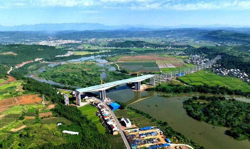建设中的广绵扩容高速潼江河特大桥